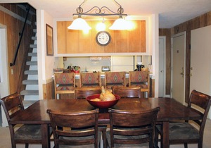 Spacious Condo; Amazing Views! Ski-in/Out. Fireplace, Balcony