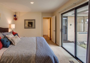 Spacious condo with pools, hot tub, & sandy beach access