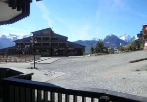 Spacious duplex 8 people with parking at the foot of the slopes in Auris en Oisans