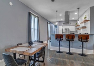 Spacious & Elegant - HUGE apt close to 3 breweries