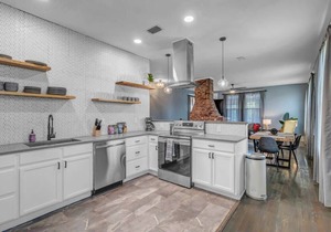 Spacious & Elegant - HUGE apt close to 3 breweries