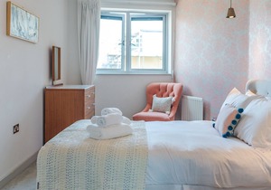 Spacious Fulham apartment close to the river by UnderTheDoormat