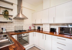 Spacious Garden Flat In Balham