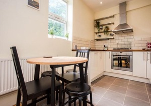 Spacious Garden Flat In Balham