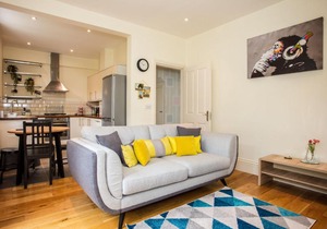 Spacious Garden Flat In Balham