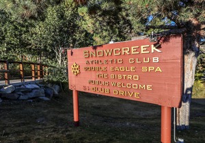 Spacious Home near The Village, Pool, Hot Tub & Game Room On-site