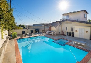 Spacious Home with view of Downtown and the Beach