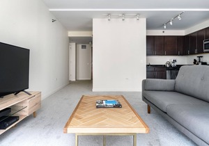Spacious Loop 1BR w/Pool, Gym, nr. the L & Riverwalk, by Blueground