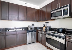 Spacious Loop 1BR w/Pool, Gym, nr. the L & Riverwalk, by Blueground