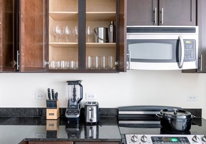 Spacious Loop 1BR w/Pool, Gym, nr. the L & Riverwalk, by Blueground