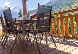 Spacious quiet apartment in the centre of Bozel