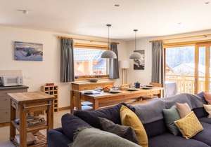 Spacious quiet apartment in the centre of Bozel