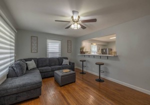 Spacious Ranch, Walk to Main!