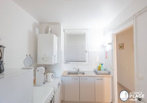 Spacious Seafront Apartment with Balcony, Near Beach and Shops