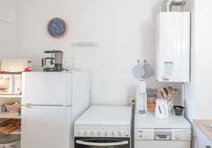 Spacious Seafront Apartment with Balcony, Near Beach and Shops