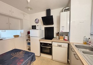 Spacious Seafront Apartment with Balcony, Near Beach and Shops