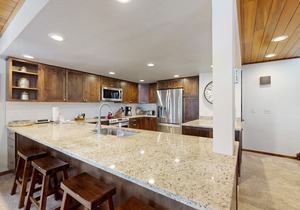 Spacious ski-in/ski-out townhome with shared hot tub & pool - near lifts