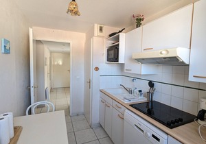 Spacious, Sunny T3 in Central Arcachon with Terrace, Parking, Near Park and Beach