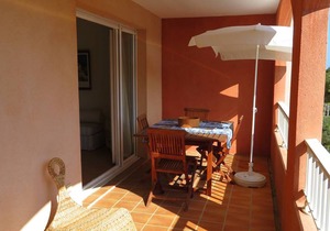 Spacious T2 with Large Loggia, Near La Favière Beach, Parking Included