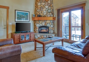 Spacious two-story condo w/ a shared hot tub, furnished balcony, & gas fireplace