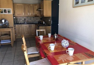 Spacious Villa with Pool, Sleeps 8, Near Shops & Beach in Le Barcarès