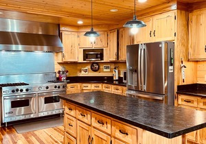 Spectacular 6 BR cabin surrounded by ponderosa pines - in Alpine