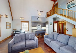 Spectacular & beautifully appointed condo w/shared pool - dog-friendly