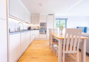 Square Green - No 16 Balcony