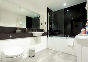 Square Green - No 16 Balcony