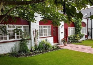 Standard Cottage with Garden View at Balmoral Hotel
