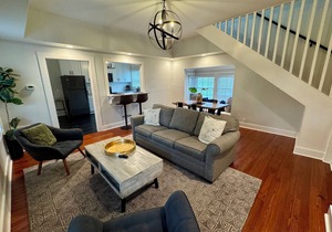 Starland District Cottage - Foodie Getaway!