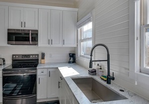 Starland District Cottage - Foodie Getaway!