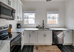 Starland District Cottage - Foodie Getaway!
