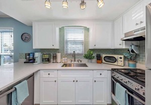 Steps 2 beach! Beachy and Luxurious! Easy Living!