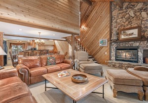 Steps From Hiking - Outdoor Pool & Hot Tub - On Call Shuttle