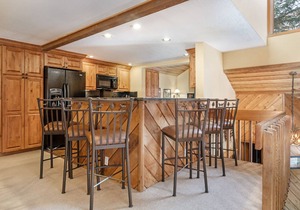 Steps From Hiking - Outdoor Pool & Hot Tub - On Call Shuttle