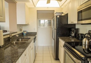 Steps to 2025 #1 Rated Beach in USA Fun-n-Sun Modern 2+2 Condo Pool Pickleball