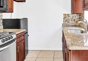 Steps to Sand and Pool | Hollywood Beach Stay