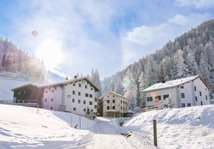 stettli resort - high-quality apartment «muntanella» for up to 17 guests
