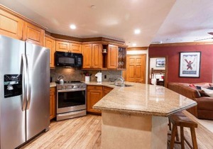 Strawberry Park Ski-in Ski-Out Condo Close to Chairlift