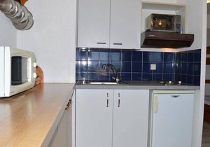 Studio Cabin with Pool, 4 Sleeps, Near Beach and Shops