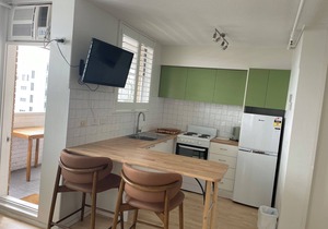 Studio 10 Bondi, roof top pool, walk to beach, air con, restaurants 2 mins