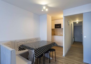 Studio cabin sleeps 5 with balcony 80m from slopes - La Mongie 1800