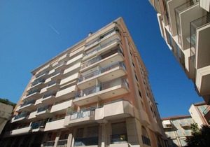 Studio centre-ville avec terrasse, climatisation et parking - FR-1-196-191