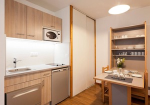 Studio for 4 with Balcony, WiFi & Parking