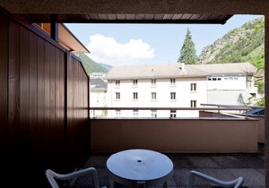 Studio for 4 with Balcony, WiFi & Parking