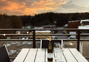 Studio Suite Downtown Elkin Shopping, Entertainment, Restaurants, Vineyards