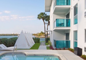 Studio with Two Queen Beds and Kitchenette, Steps away from Bal Harbour Beach