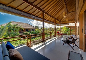 Stunning 9BR Villa Located In Seminyak - Beautiful Garden & Swimming Pool!
