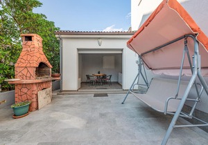 Stunning apartment in Povljana with WiFi